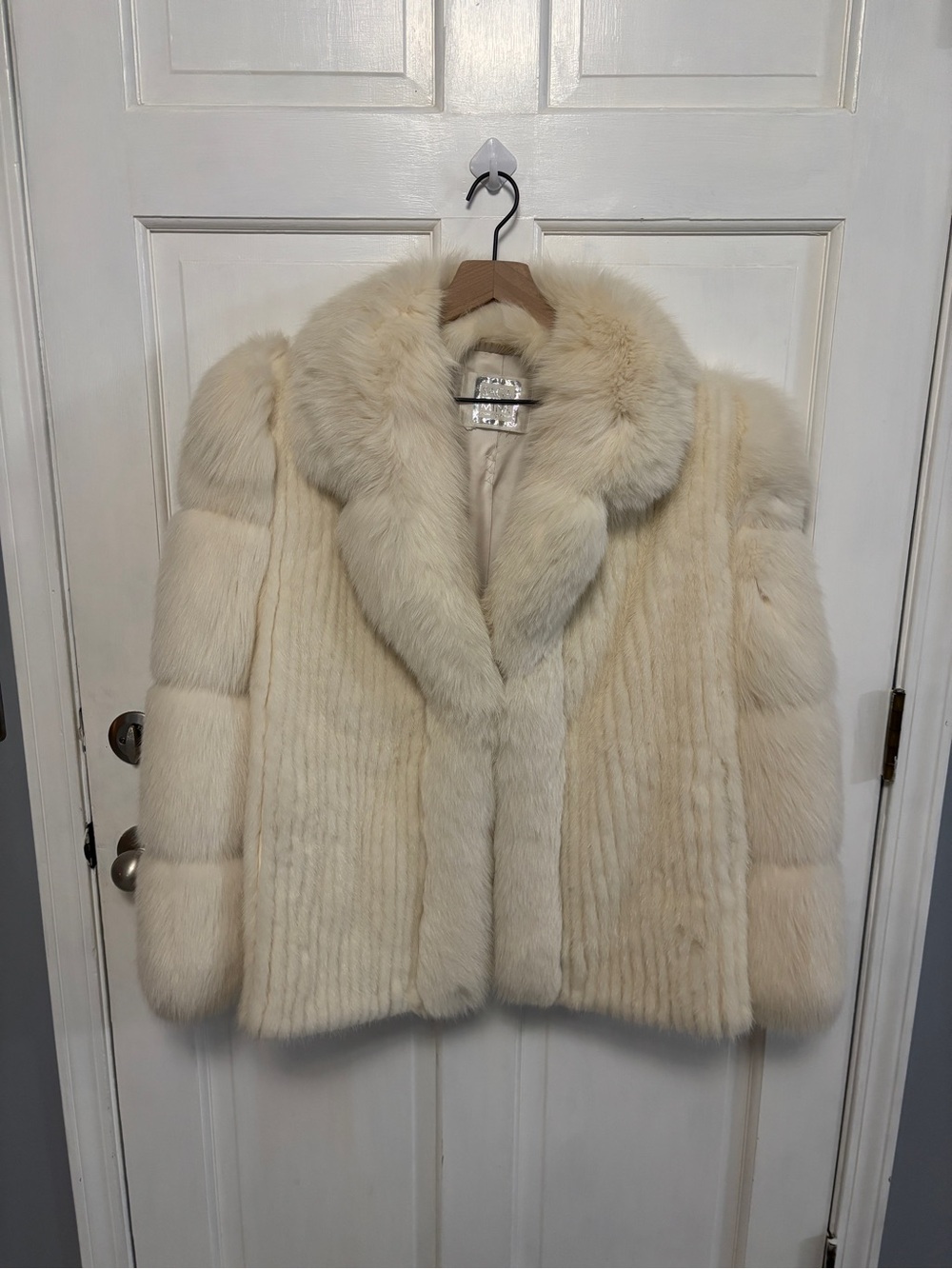 Women’s Saga Mink Cream FUR Coat. Size L